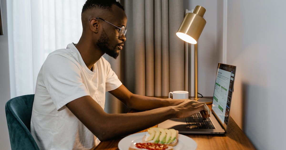 How To Get Organic Traffic To Your Shopify Store (Using A Blog)